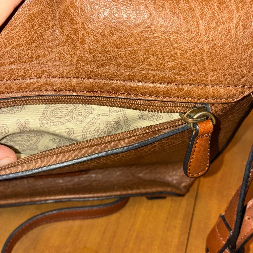 Equestrian Style Brown Fringe Crossbody Bag Saddle Inspired - Picture 3 of 9